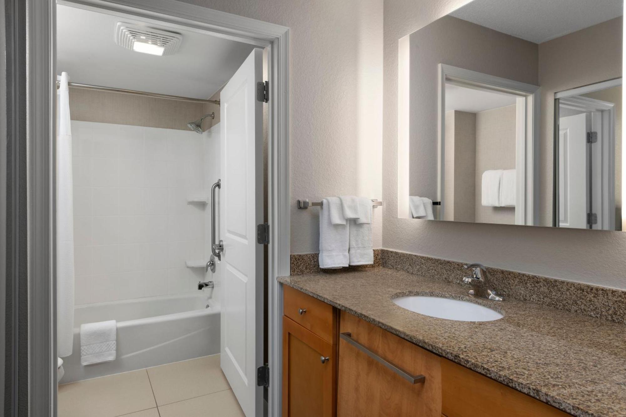 Residence Inn Mt. Laurel At Bishop'S Gate Mount Laurel Bagian luar foto